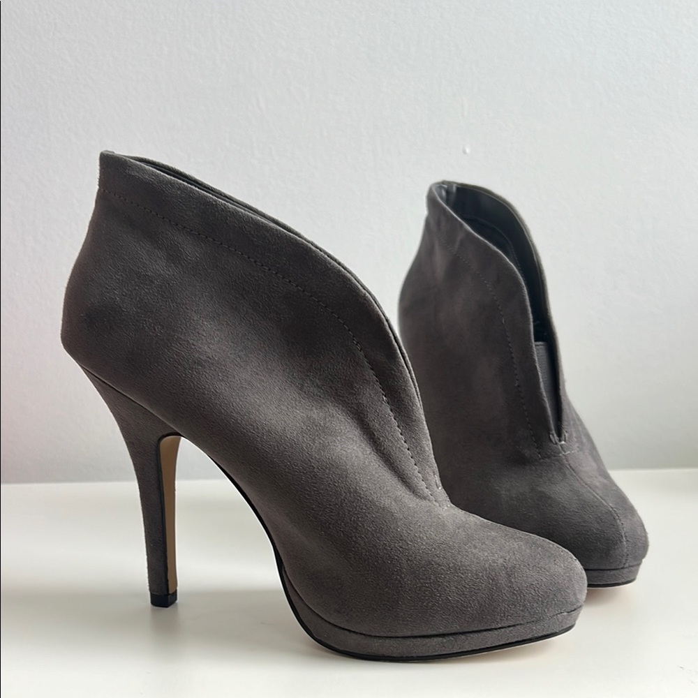 Apt. 9 Gray Suede Ankle Boots, Size 7